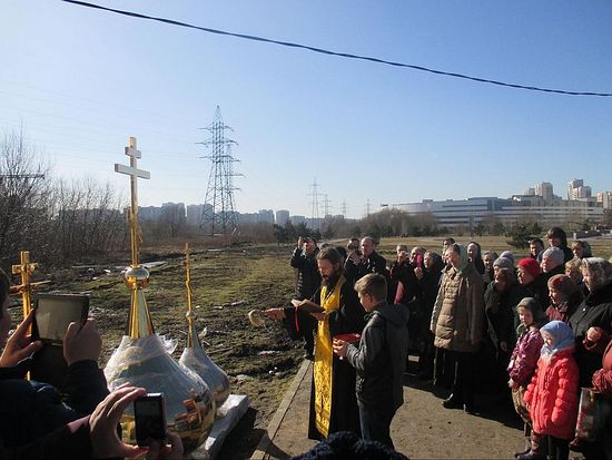 Освящение крестов для храма