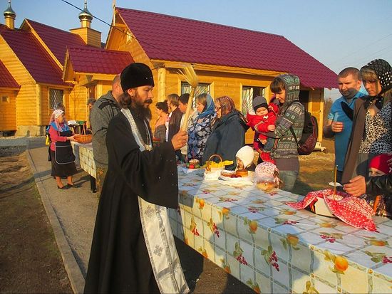 Освящение снедей в Великую Субботу