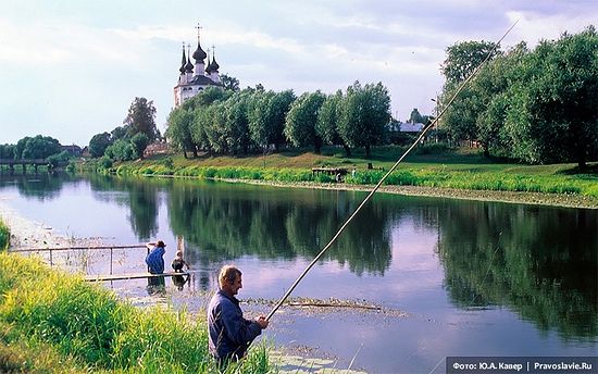Из фотогалереи «Жить в Холуе и не быть художником – невозможно»