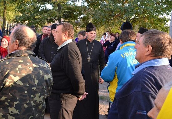 5 октября 2014 г. Представители "киевского патриархата" наблюдают за происходящим