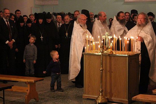 Лития перед началом памятного вечера в Высоко-Петровском монастыре