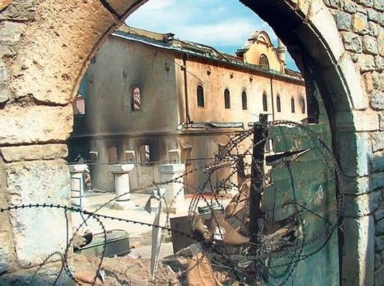 Спаљен манастир Светих архангела код Призрена у мартовском погрому 2004.