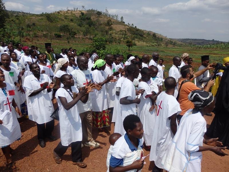 Массовое крещение в Восточной Африке
