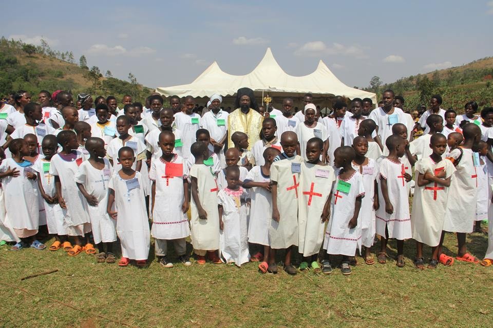 Массовое крещение в Восточной Африке