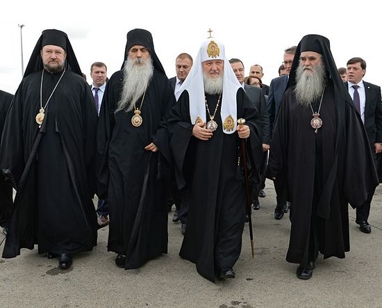 Patriarch Kirill of Moscow and All Russia, second right, during a welcoming ceremony at Belgrade's Nikola Tesla Airport. (RIA Novosti / Sergey Pyatakov)