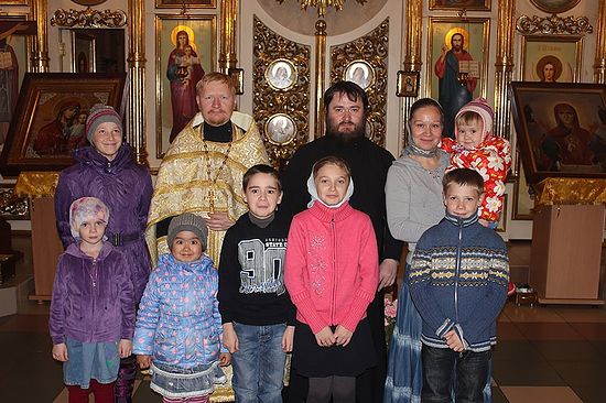 Священник Николай Середа с семьей