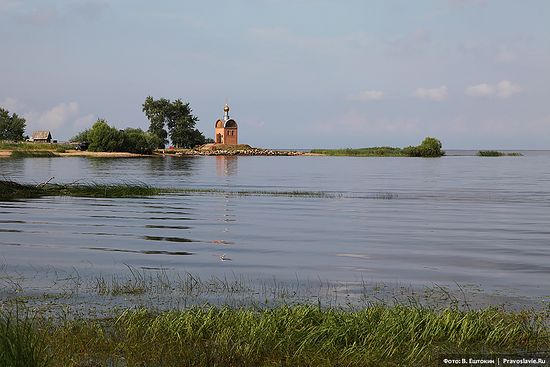 Часовня на берегу Рыбинского водохранилища