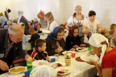 Обед в паломнической трапезной