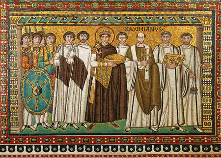 Император Юстиниан со свитой. Мозаика базилики Сан-Витале. VI век