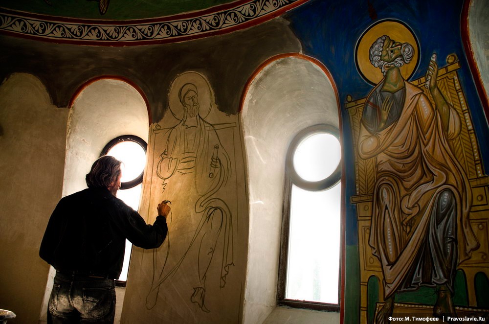 С чего начинаются фрески.  Фото: Михаил Тимофеев / Православие.Ru