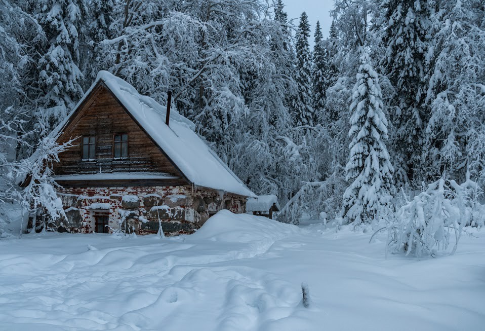 Solovki in Winter. A bathhouse made of boulders in the Ascension Skete