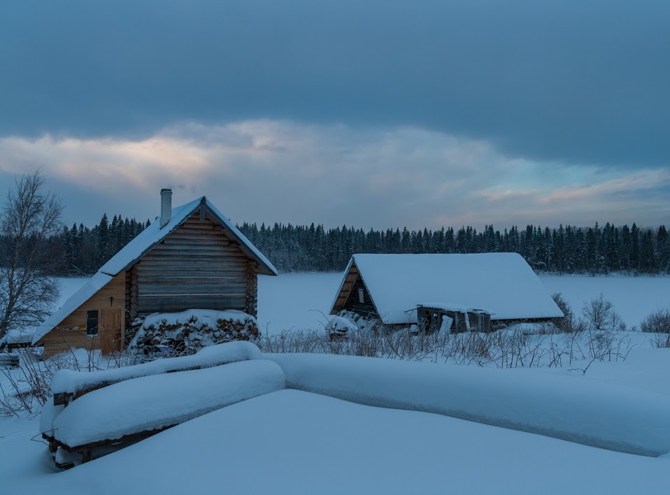 Solovki in Winter. The guardian of the St. Isaac Hermitage, Fr. Eleazar, lives in the former bathhouse. Monastic life goes on quietly here in total solitude