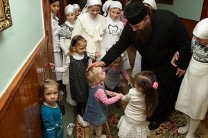 Епископ Банченский Лонгин (Жар) – архиерей, усыновивший более 400 детей, из которых почти половина детки-инвалиды