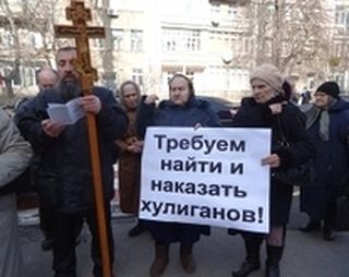 Orthodox Christians protest against attacks on churches in Kiev