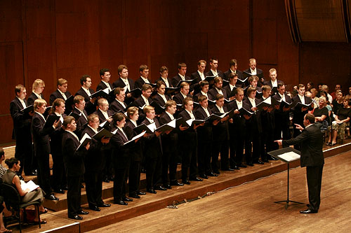 Concert at Avery Fishery Hall, photo by Michael Rodionov / Pravoslavie.Ru