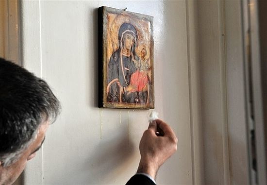 AN ICON OF THE MOTHER OF GOD IS STREAMING MYRRH IN A TURKISH FAMILY IN PARIS