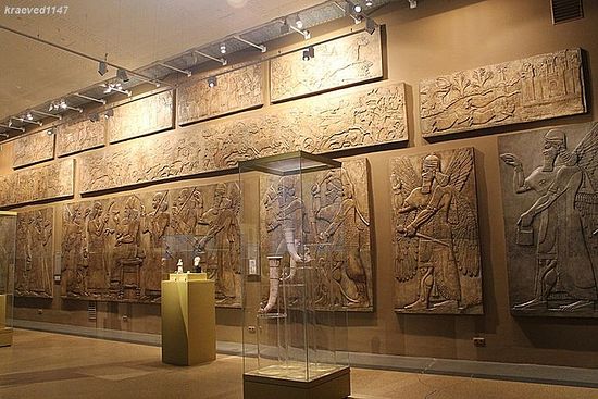 Castings of reliefs from Assyrian tsars’ palaces at the hall of the Ancient Middle East at the Pushkin State Museum of Find Arts, Moscow; photo by kraeved1147.ru.