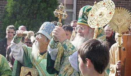 Metropolitan Hilarian and Fr. Michael Li in Croydon, Australia