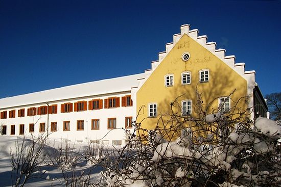 Основной корпус монастыря. Зима 2015 г. выдалась снежной
