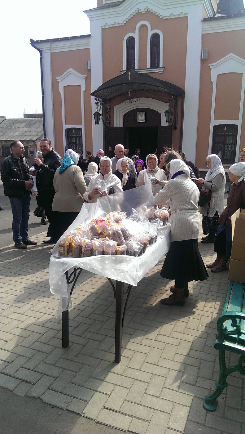 Пасхальные подарки от жителей Москвы доставлены в Донецкую епархию