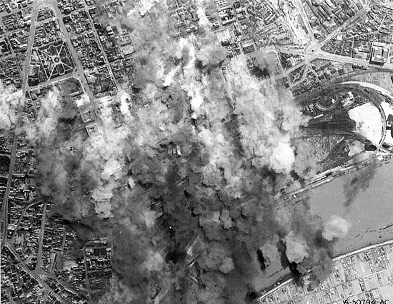 Бомбардировка Белграда войсками США. 17 апреля 1944 г.