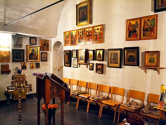 В этом небольшом помещении проходит большинство богослужений Сергиевского прихода. Фото автора