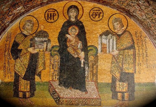 Императоры Константин и Юстиниан предстоят пред Богородицей. Мозаика храма Святой Софии, Константинополь