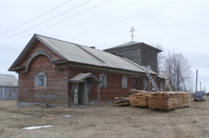 Благодарственный молебен отслужили в возрождающемся храме на Каргополье