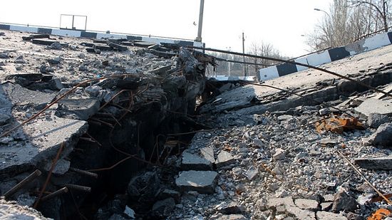 Putilovsky bridge destroyed in Donetsk. (RIA Novosti/Igor Maslov)
