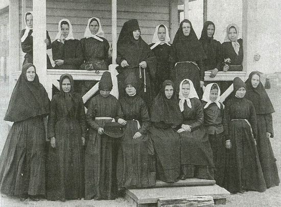 Sisters of the St. John the Theologian-Sura Convent. Photograph from the early 20th c.