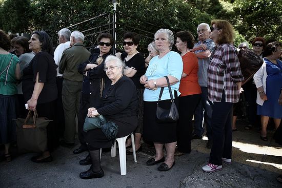 Bringing of St. Barbara’s relics: photo by lifo.gr.