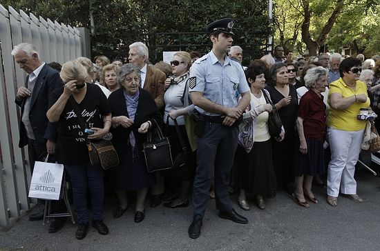 Bringing of St. Barbara’s relics: photo by lifo.gr.