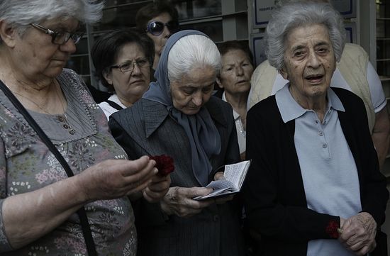 Bringing of St. Barbara’s relics: photo by lifo.gr.