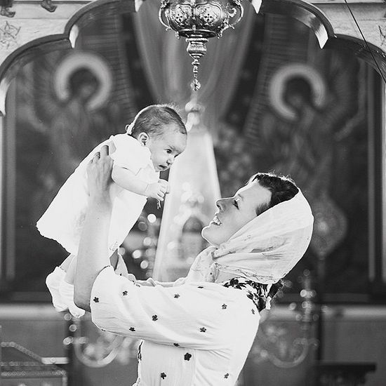 Мила Йовович с дочерью Дарьей после крестин в русском православном храме Лос-Анджелеса