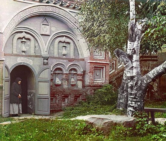 Courtyard of the Church of the Resurrection - between 1909-1915