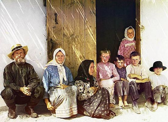 Settler’s family in village of Grafovka - between 1909-1915