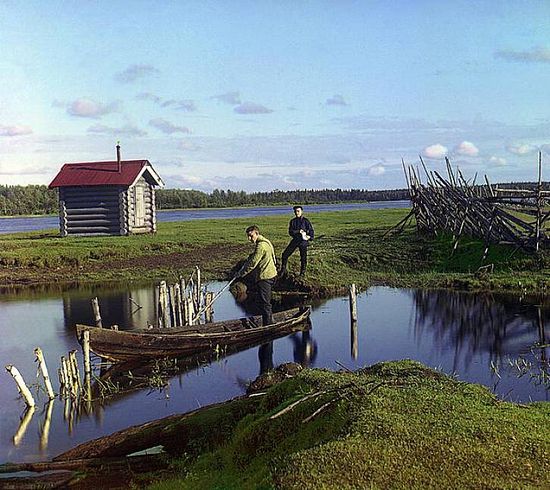 Two men with a boat in Ostrechiny - 1909