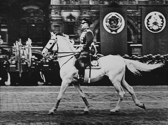 Маршал Советского Союза Г.К. Жуков принимает Парад Победы 1945 г.