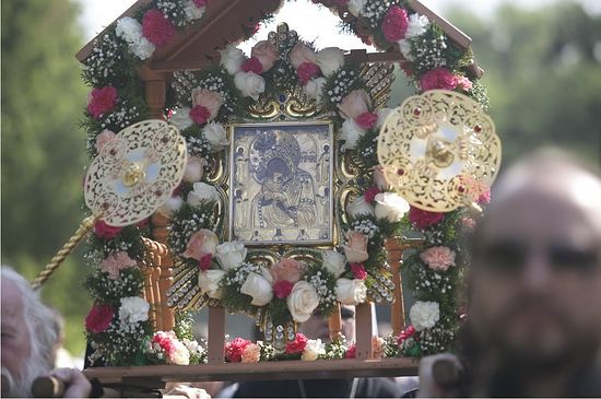 Sumy: a procession of the cross with the Akhtyrka Icon of Holy Theotokos.