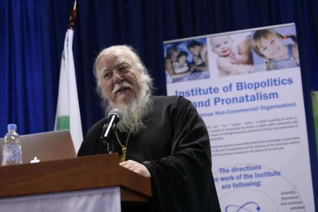 Archpriest Dmitri Smirnov addresses the symposium.