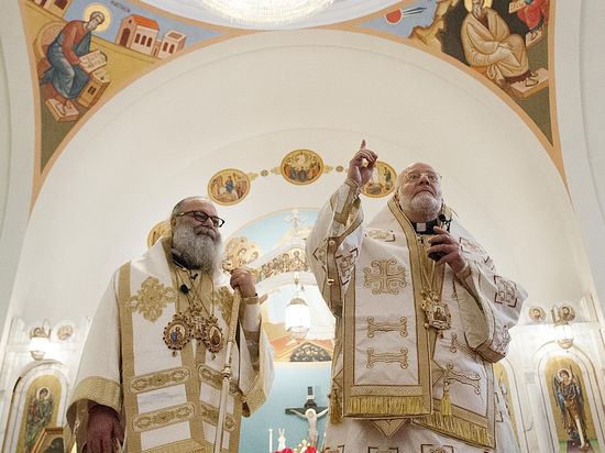 His Beatitude John X, Patriarch of Antioch and All the East, left, and His Eminence Metropolitan Joseph speak Sunday during the Patriarchal Divine Liturgy at St. George Antiochian Orthodox Cathedral.