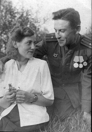 Родители. Михаил и Тамара. 1945