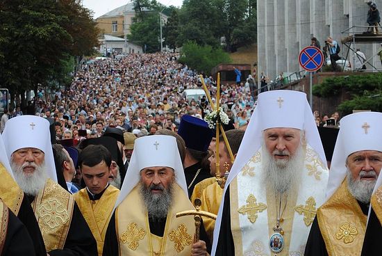 30-тысячный крестный ход верующих Украинской Православной Церкви Московского Патриархата