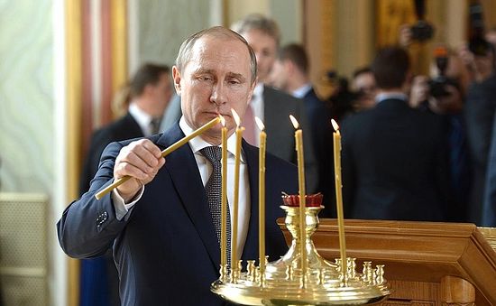 У храму Светог кнеза Владимира.