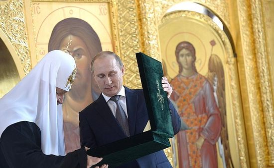 Владимир Путин је поклонио патријарху Московском и целе Русије Кирилу икону Мајке Божије с краја XIX века.