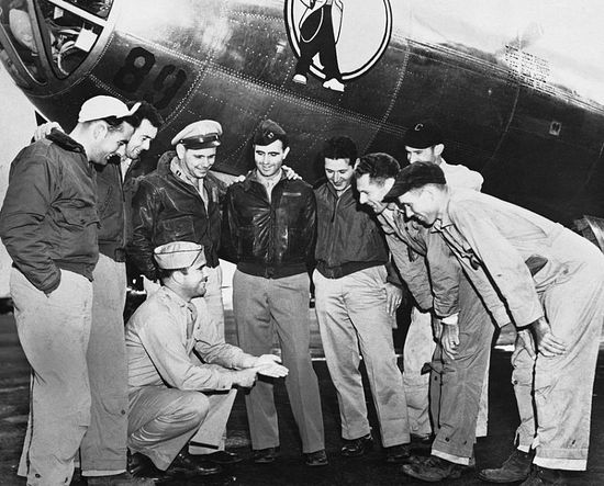 Экипаж самолета Б-29, сбросивший атомную бомбу на Нагасаки