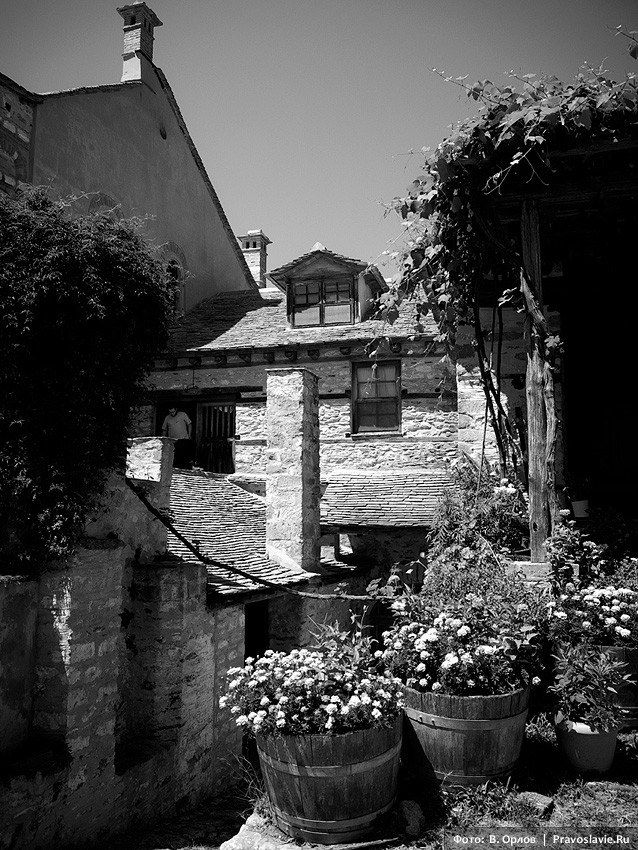 A procession of the cross at the Great Lavra Monastery of Mt. Athos (a photo gallery).  Photo: Vladimir Orlov / Pravoslavie.ru