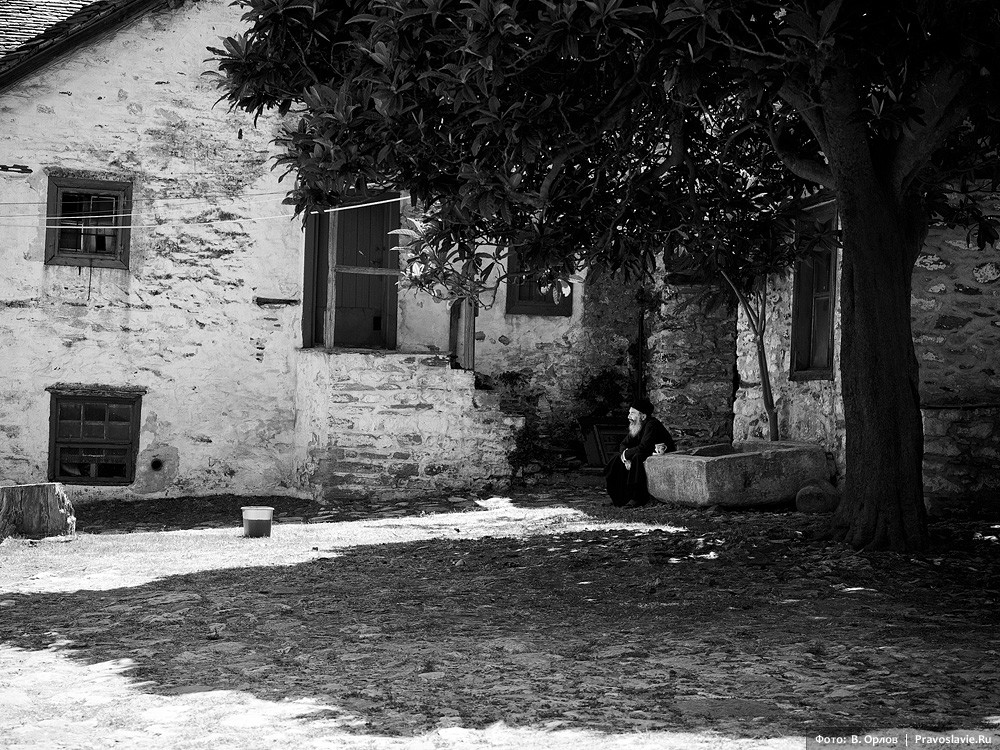 A procession of the cross at the Great Lavra Monastery of Mt. Athos (a photo gallery). Photo: Vladimir Orlov / Pravoslavie.ru