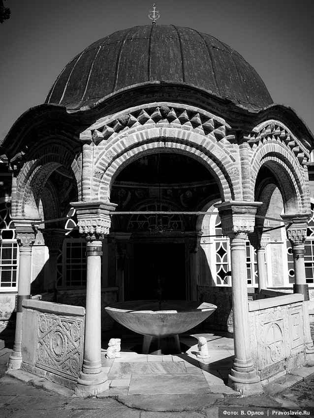 A procession of the cross at the Great Lavra Monastery of Mt. Athos (a photo gallery).  Photo: Vladimir Orlov / Pravoslavie.ru