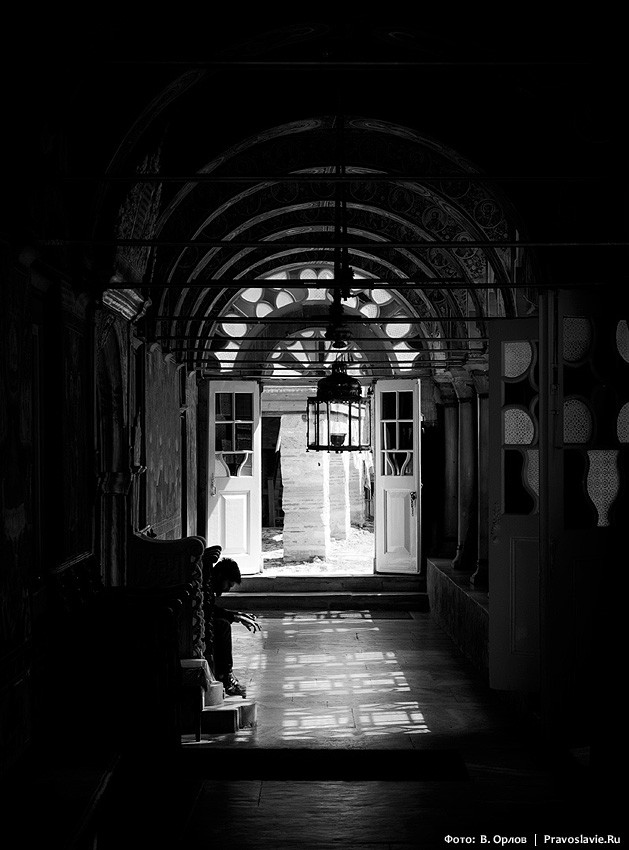 A procession of the cross at the Great Lavra Monastery of Mt. Athos (a photo gallery).  Photo: Vladimir Orlov / Pravoslavie.ru